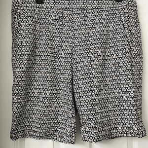 Daisy Black and White Patterned Shorts with pockets and elastic waistband